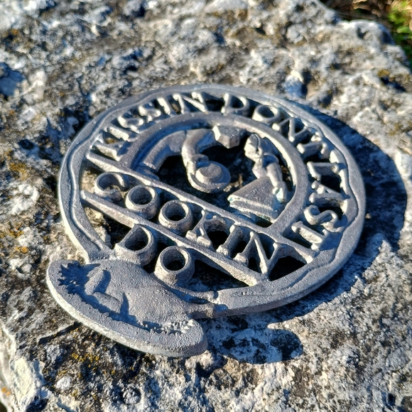 VTG cast iron Americana folk art style trivet, Americana kitchen - Picture 5 of 7